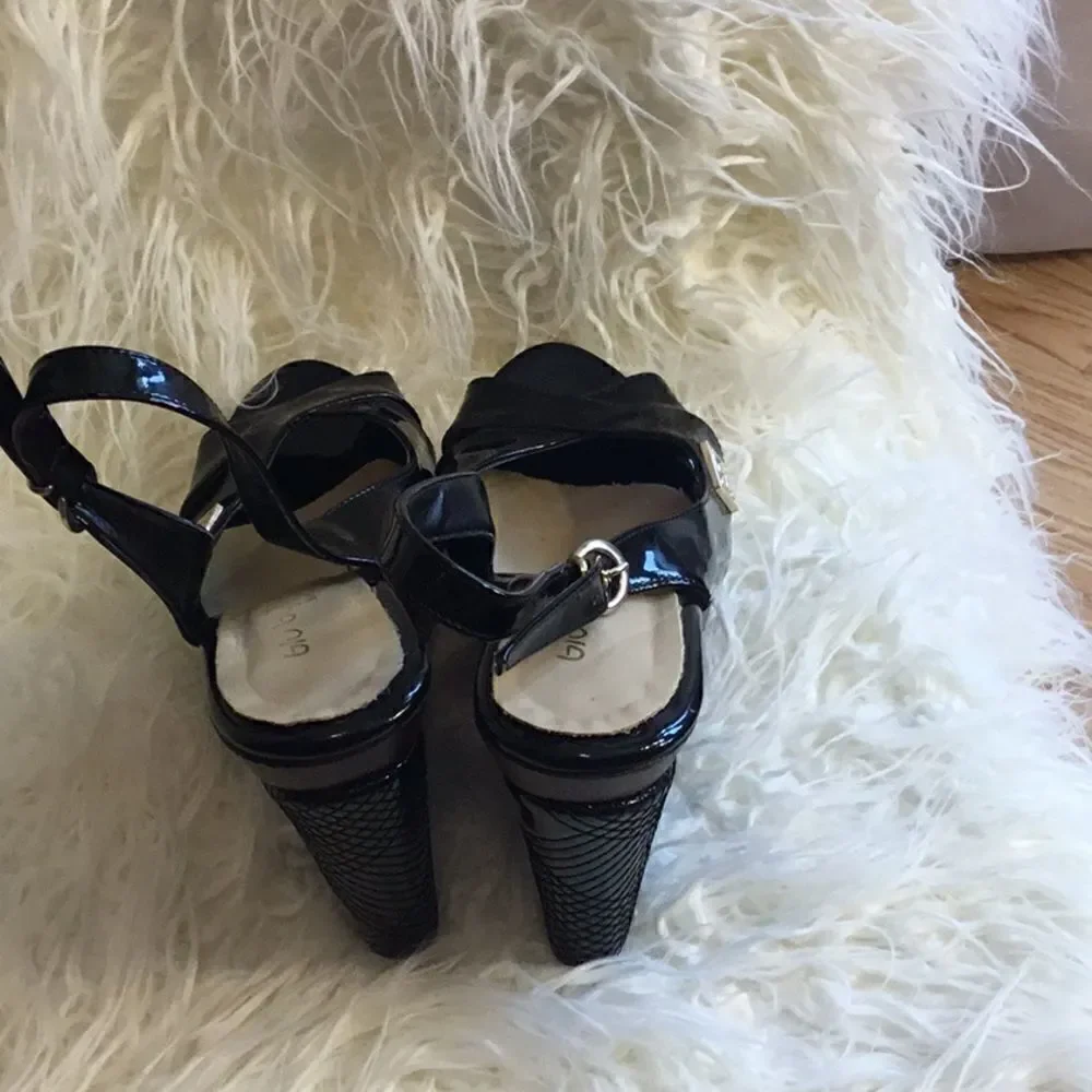 VERA PELLE black wedge sandals in size 6 to 6 1/2